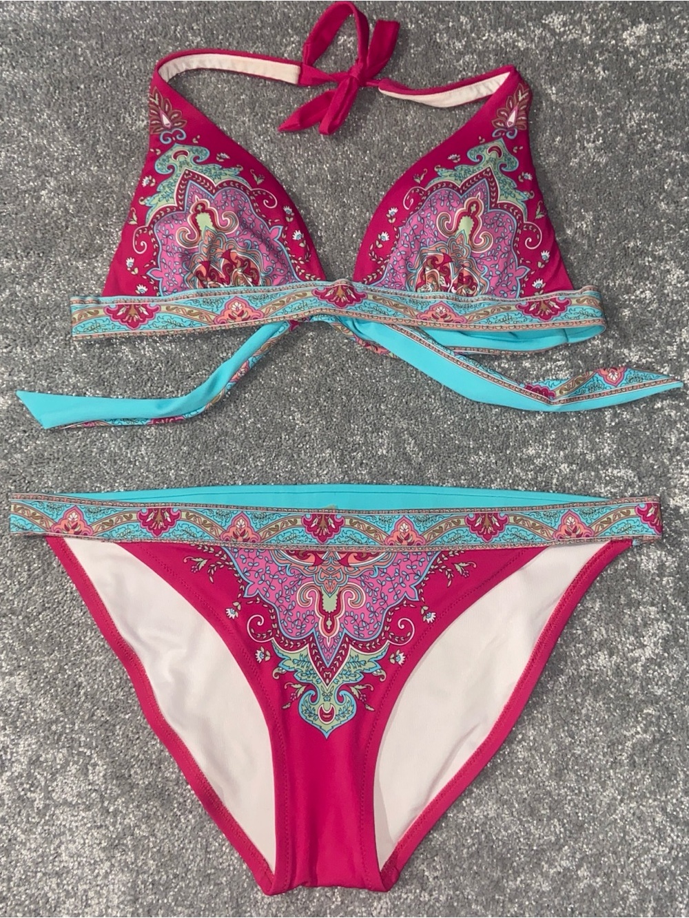 Victoria's Secret Bandana print bikini *read* M padded top. L bottom 36"